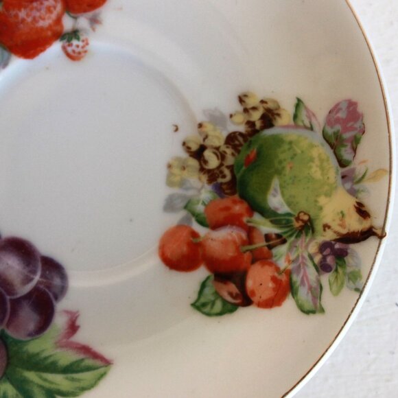 Vintage 1950s Tea Saucer, Fruit And Berry Pattern Made In Japan Collectible - Picture 4 of 8
